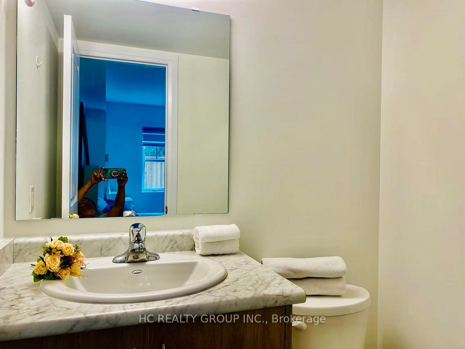 2123 Royal Gala Circle Backyard Apt, Mississauga, ON L4Y 0H2 5