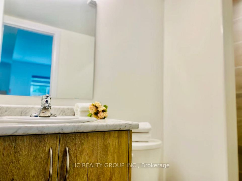 2123 Royal Gala Circle Backyard Apt, Mississauga, ON L4Y 0H2 8
