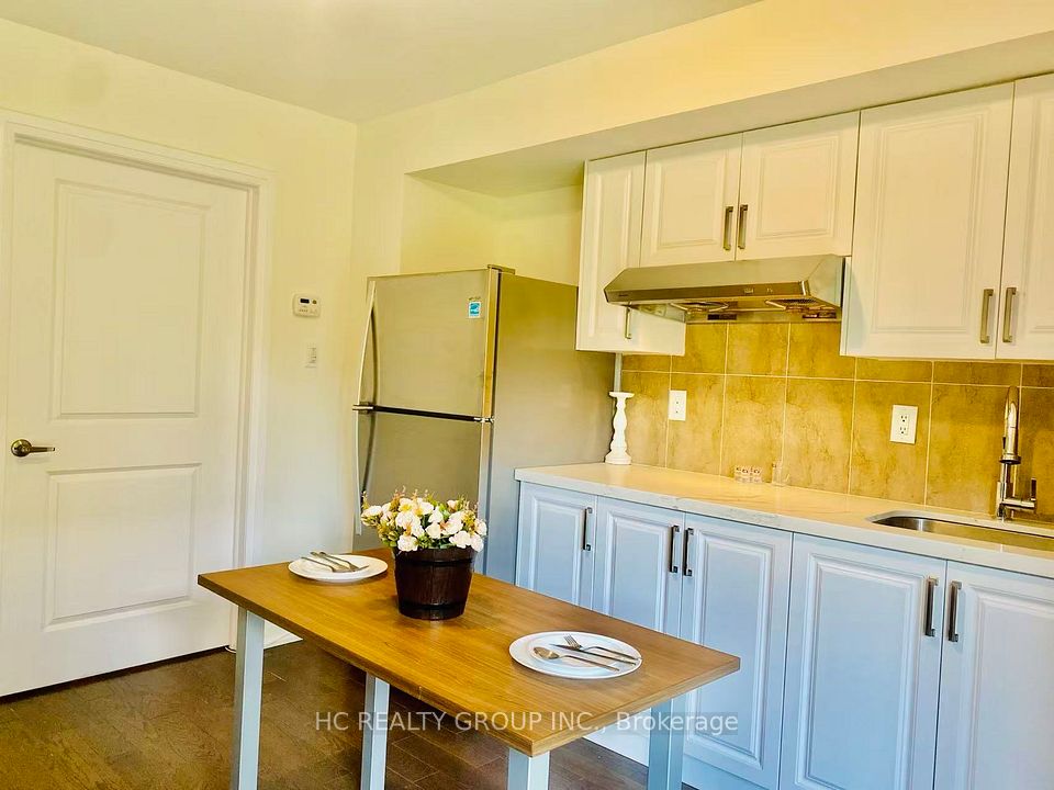 2123 Royal Gala Circle Backyard Apt, Mississauga, ON L4Y 0H2 4