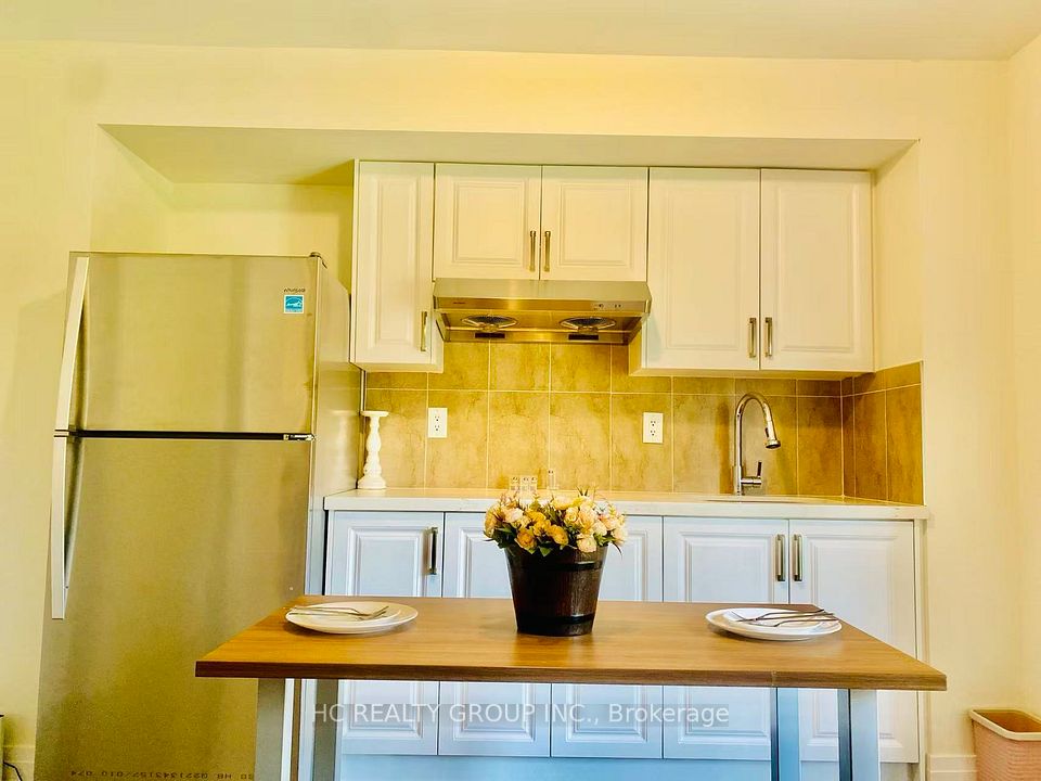 2123 Royal Gala Circle Backyard Apt, Mississauga, ON L4Y 0H2 2