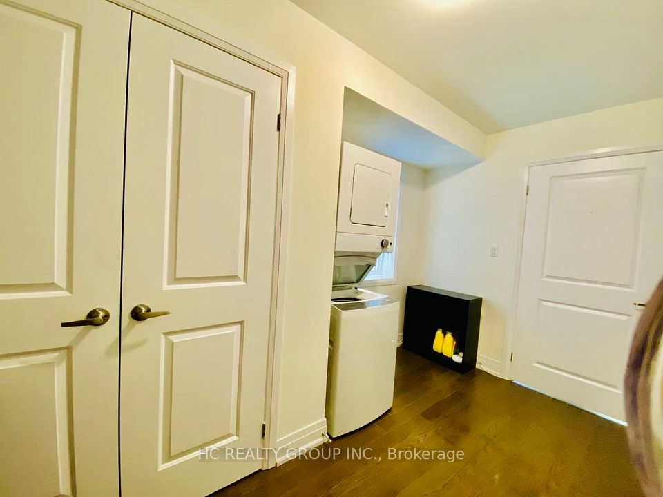 2123 Royal Gala Circle Backyard Apt, Mississauga, ON L4Y 0H2 9