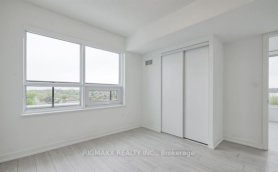 556 Marlee Avenue W 521, Toronto, ON M6B 0B1 5