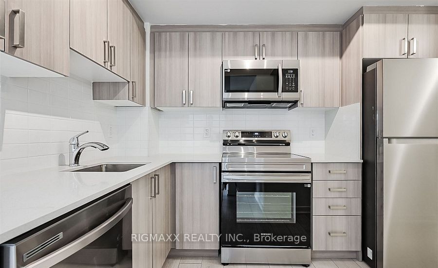 556 Marlee Avenue W 521, Toronto, ON M6B 0B1 3