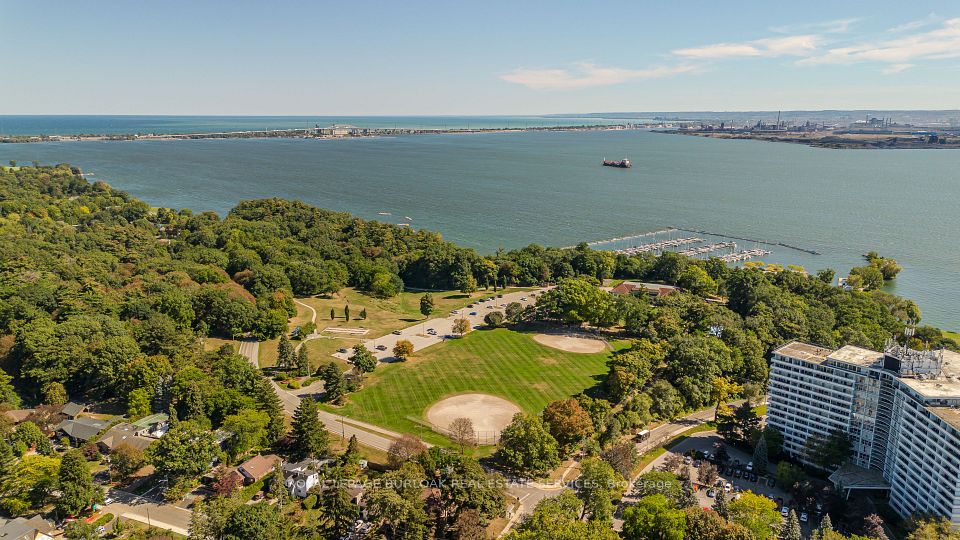 911 Lasalle Park Road, Burlington, ON L7T 1M6 3