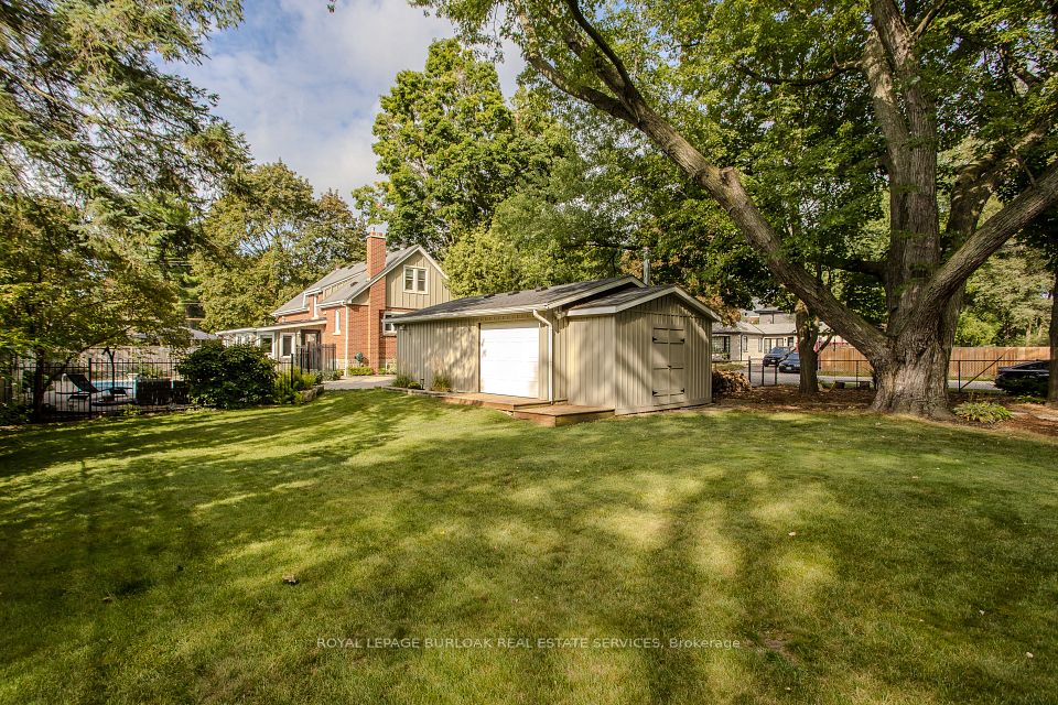 911 Lasalle Park Road, Burlington, ON L7T 1M6 16