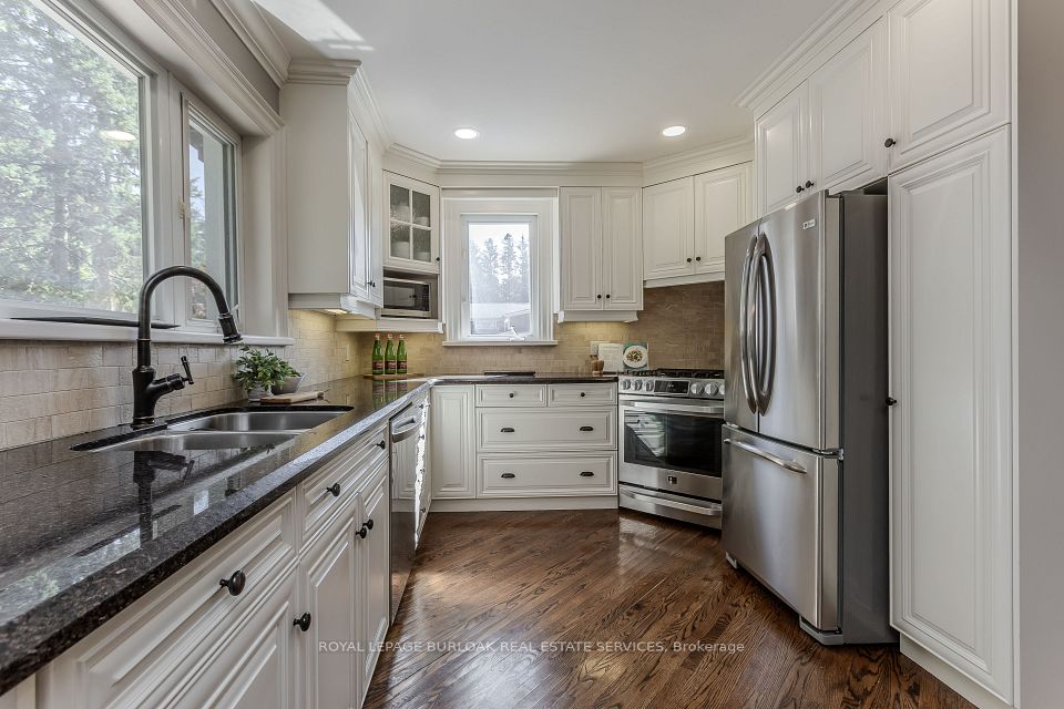 911 Lasalle Park Road, Burlington, ON L7T 1M6 22