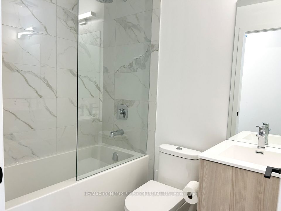 220 Missinnihe Way 320, Mississauga, ON L5H 0A9 10