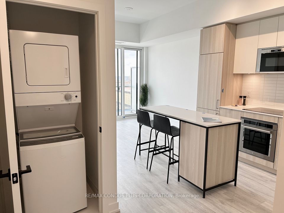 220 Missinnihe Way 320, Mississauga, ON L5H 0A9 6