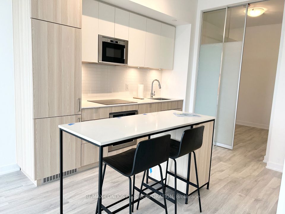 220 Missinnihe Way 320, Mississauga, ON L5H 0A9 5