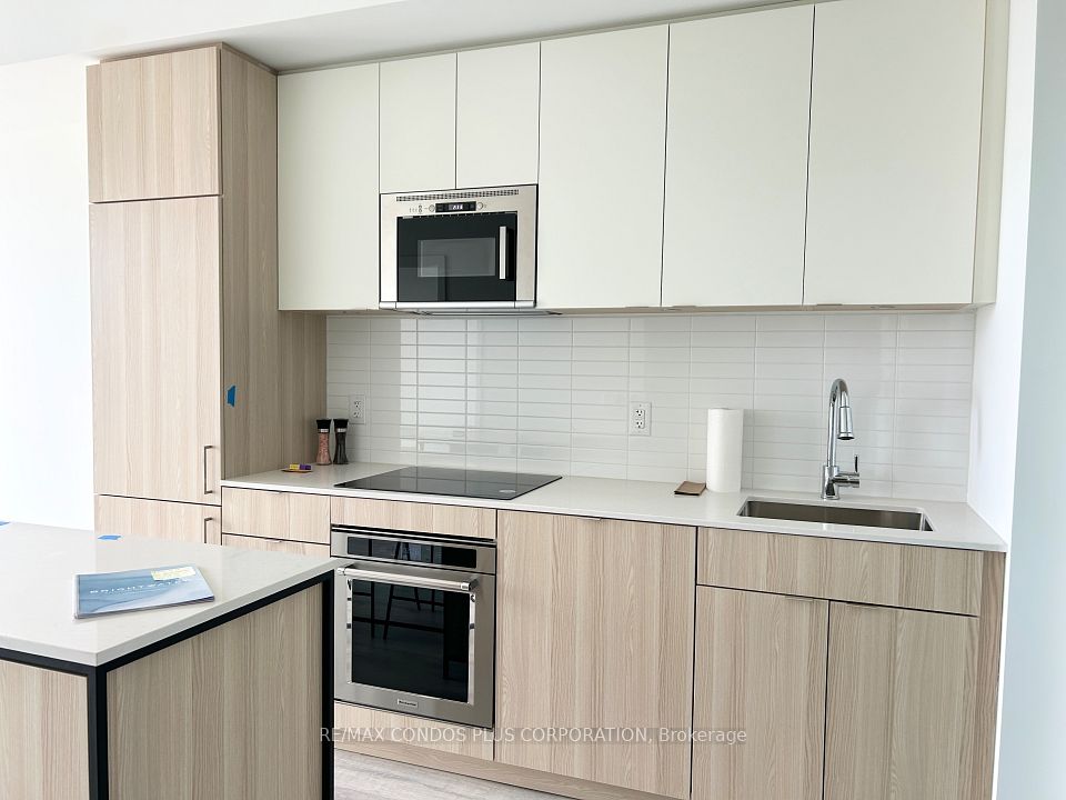 220 Missinnihe Way 320, Mississauga, ON L5H 0A9 4