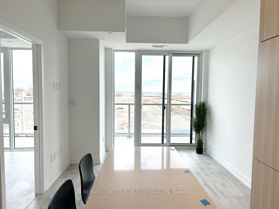220 Missinnihe Way 320, Mississauga, ON L5H 0A9 3