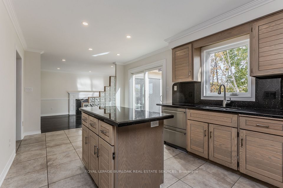 1327 Hazelton Boulevard, Burlington, ON L7P 4V1 13