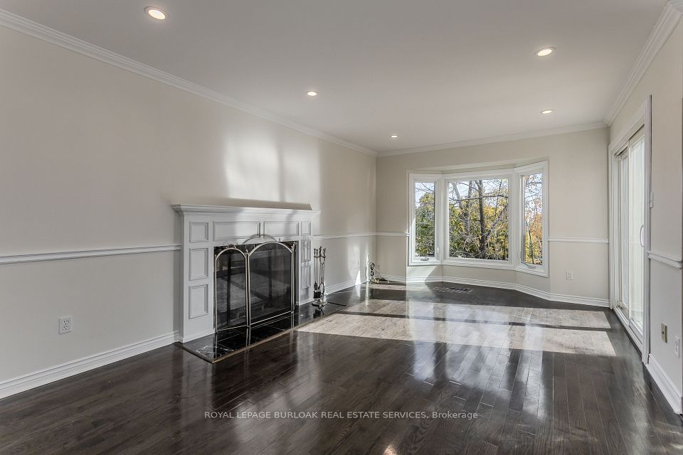1327 Hazelton Boulevard, Burlington, ON L7P 4V1 4