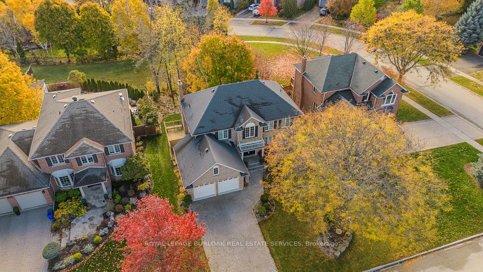1327 Hazelton Boulevard, Burlington, ON L7P 4V1 2