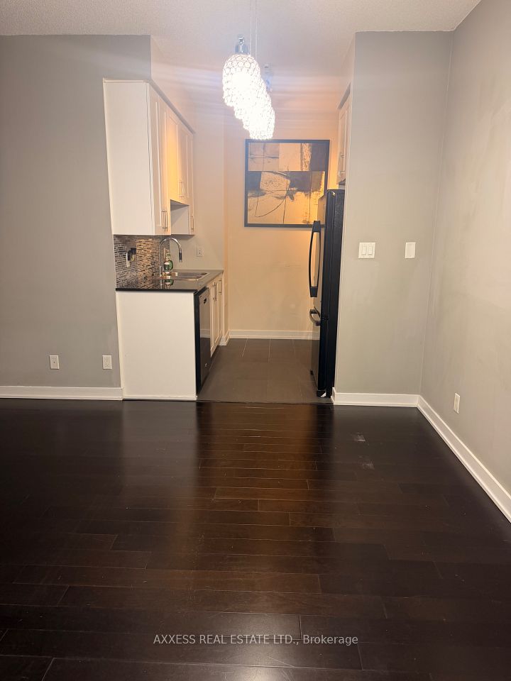 4070 Confederation Parkway 211, Mississauga, ON L5B 0E9 3