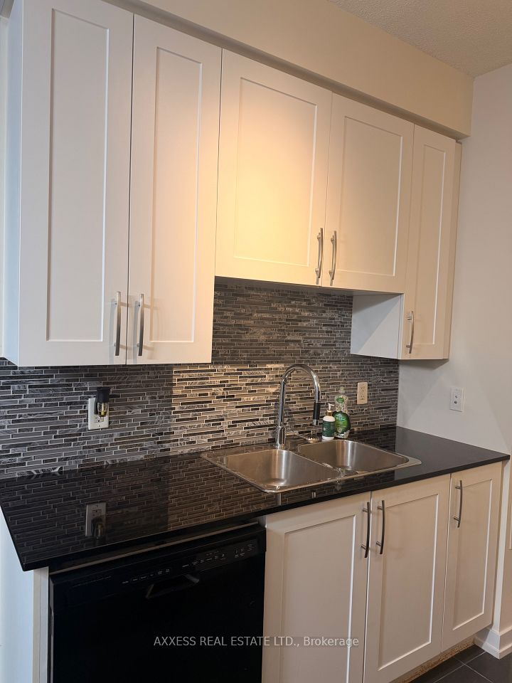 4070 Confederation Parkway 211, Mississauga, ON L5B 0E9 4