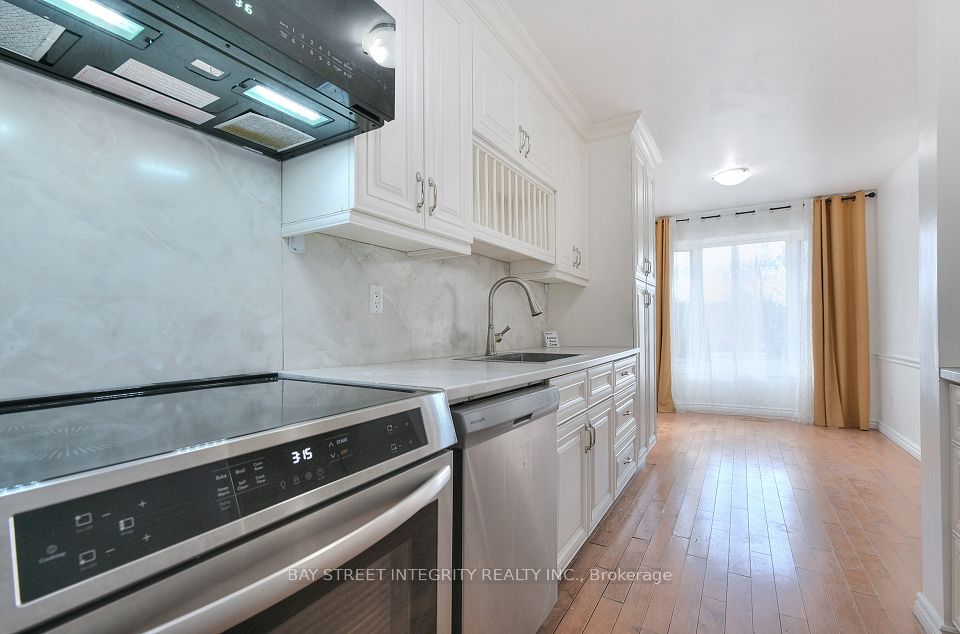 976 Raintree Lane, Mississauga, ON L5H 3Y6 7