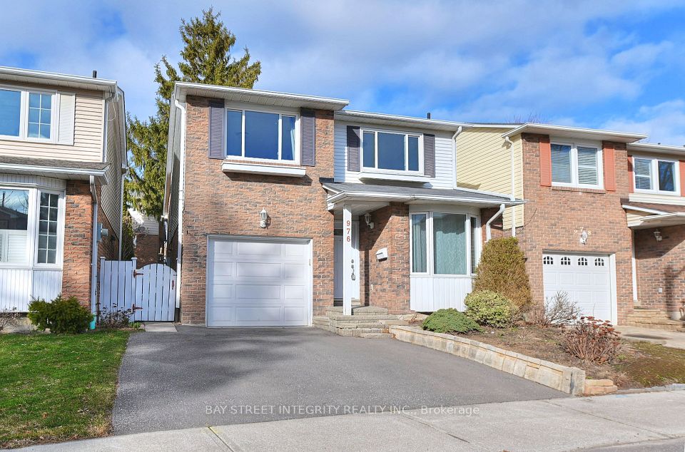 976 Raintree Lane, Mississauga, ON L5H 3Y6 2