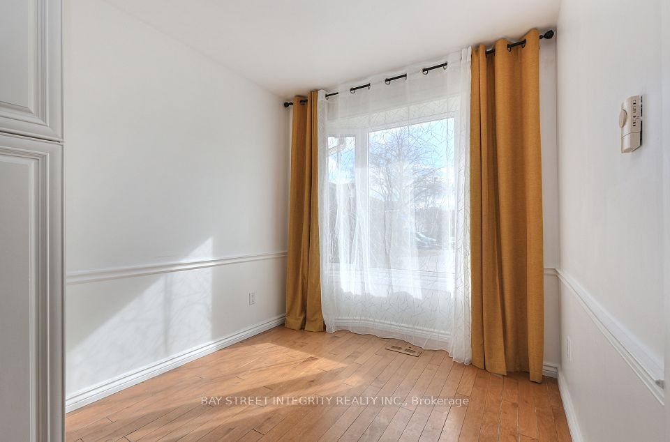 976 Raintree Lane, Mississauga, ON L5H 3Y6 6