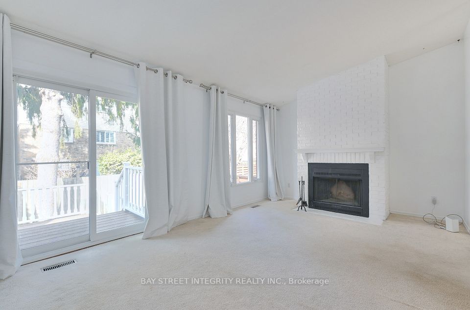 976 Raintree Lane, Mississauga, ON L5H 3Y6 12
