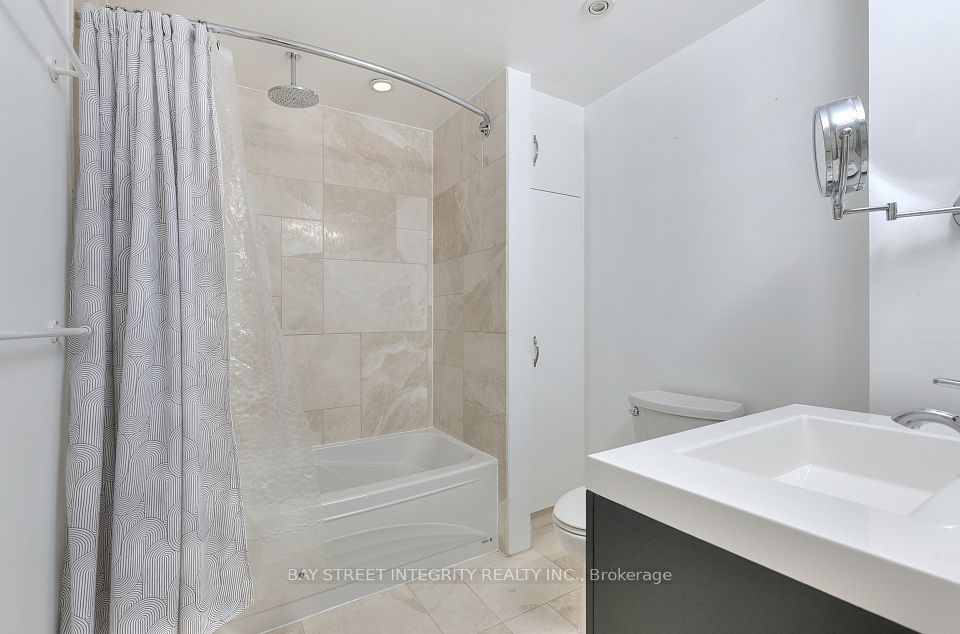 976 Raintree Lane, Mississauga, ON L5H 3Y6 17