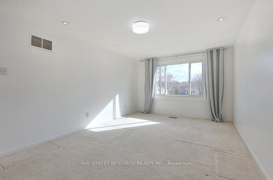 976 Raintree Lane, Mississauga, ON L5H 3Y6 23