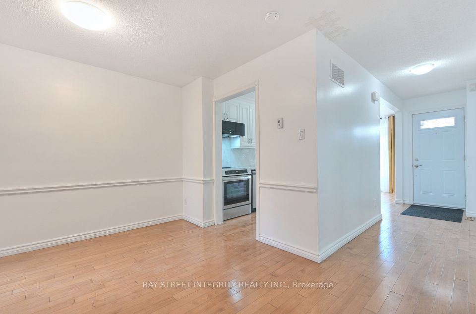 976 Raintree Lane, Mississauga, ON L5H 3Y6 8