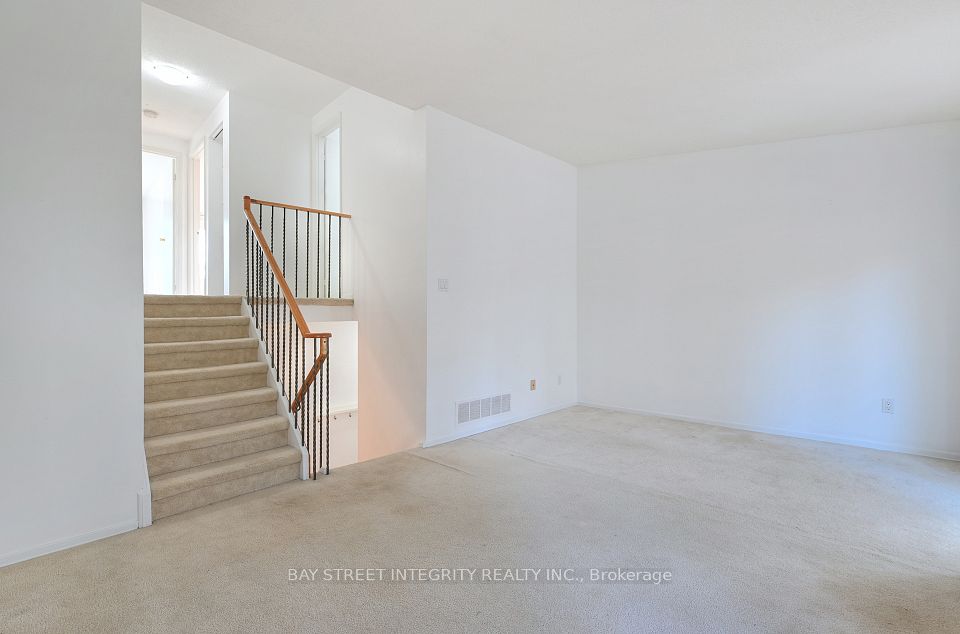976 Raintree Lane, Mississauga, ON L5H 3Y6 16