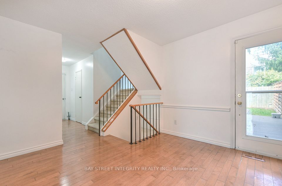 976 Raintree Lane, Mississauga, ON L5H 3Y6 10
