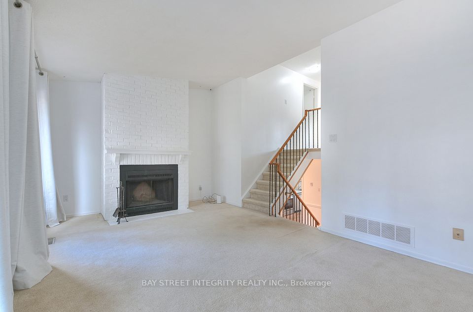 976 Raintree Lane, Mississauga, ON L5H 3Y6 14