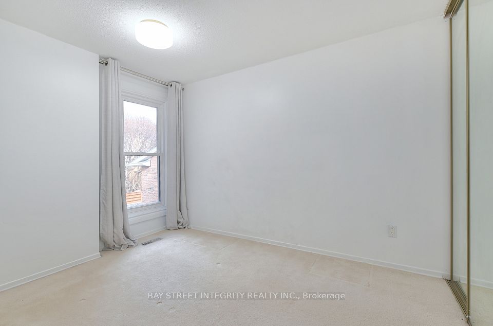 976 Raintree Lane, Mississauga, ON L5H 3Y6 18
