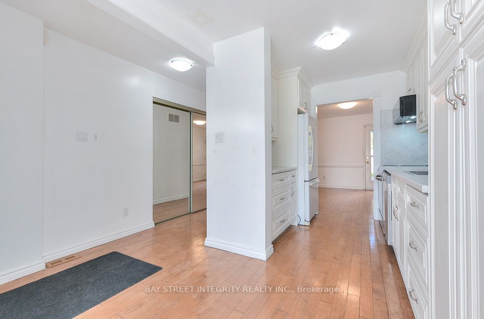 976 Raintree Lane, Mississauga, ON L5H 3Y6 4