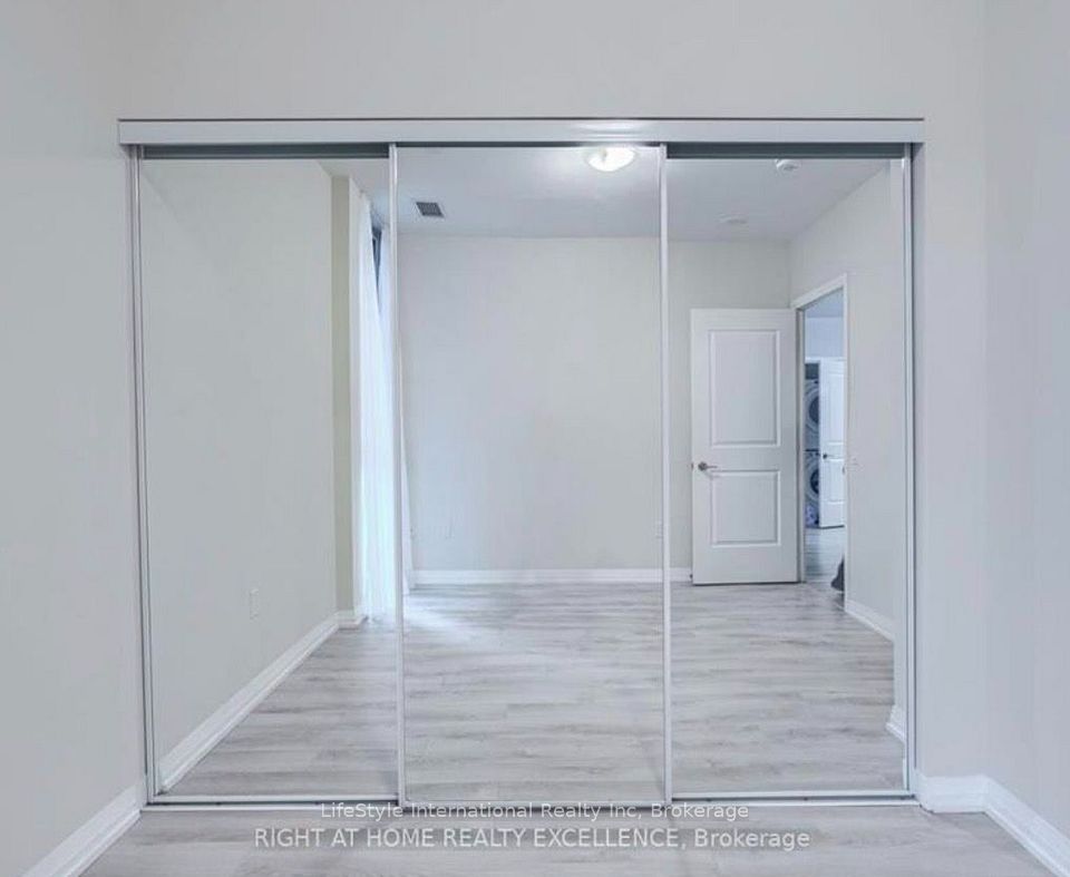 65 Watergarden Drive 201, Mississauga, ON L5R 0G9 6