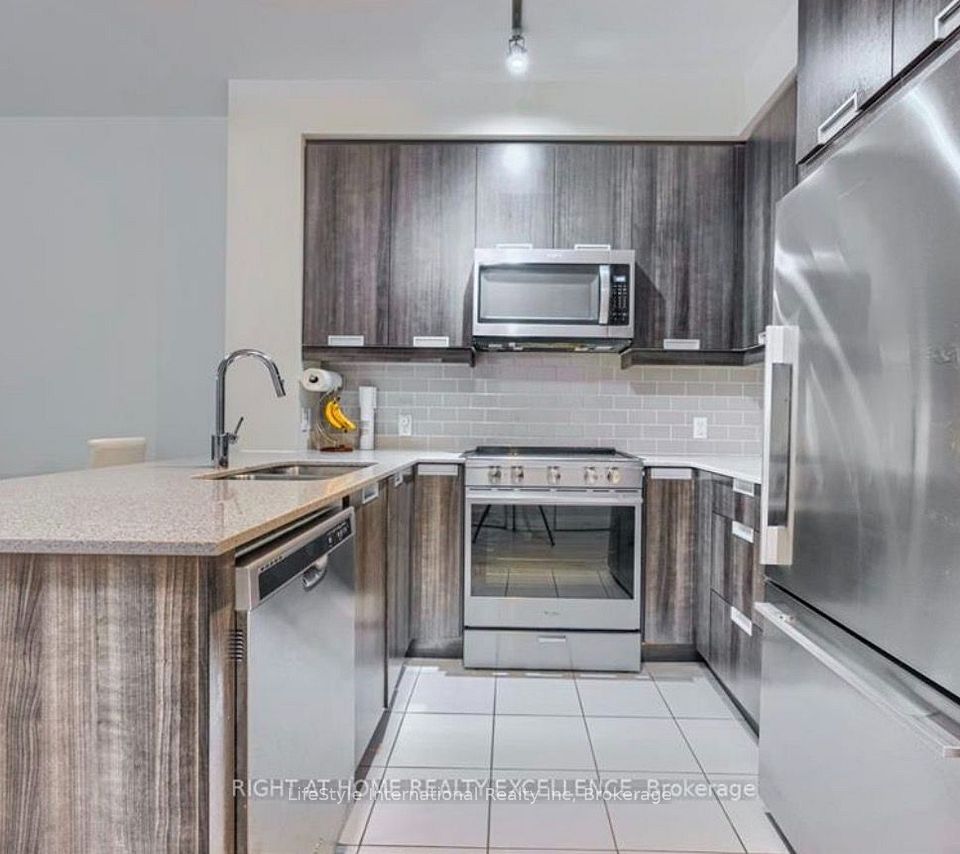 65 Watergarden Drive 201, Mississauga, ON L5R 0G9 12