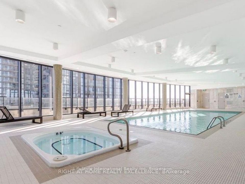 65 Watergarden Drive 201, Mississauga, ON L5R 0G9 16