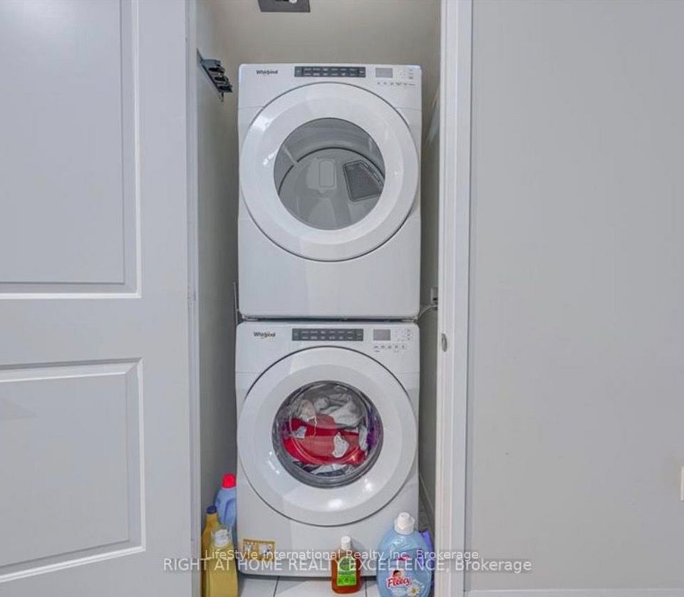65 Watergarden Drive 201, Mississauga, ON L5R 0G9 8