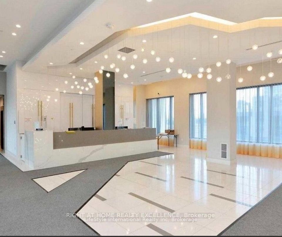 65 Watergarden Drive 201, Mississauga, ON L5R 0G9 2