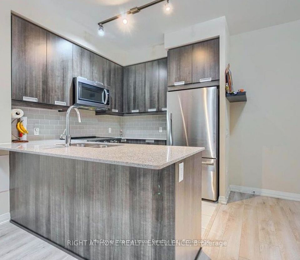 65 Watergarden Drive 201, Mississauga, ON L5R 0G9 11