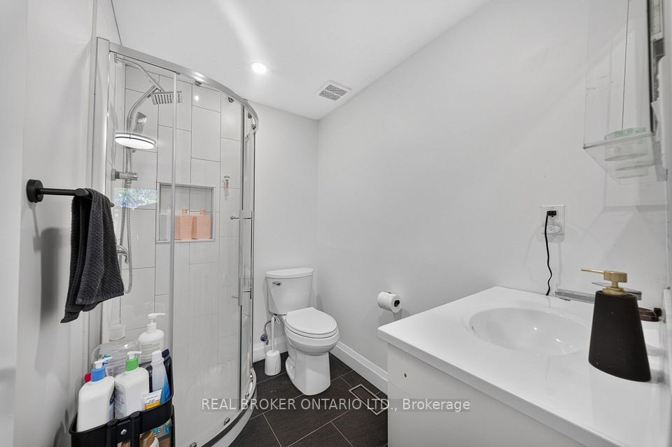 192 Waldoncroft Crescent, Burlington, ON L7L 3A5 17