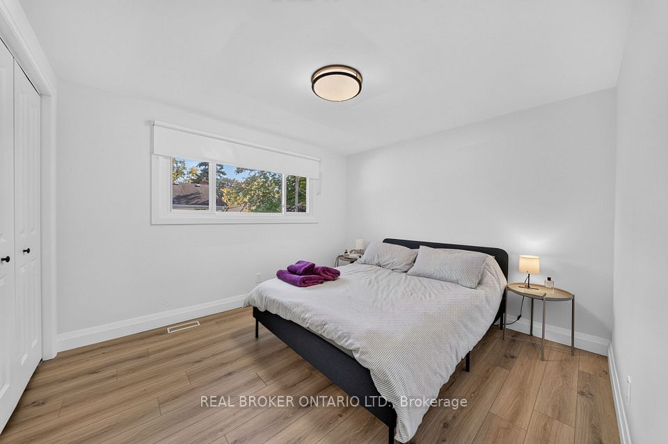 192 Waldoncroft Crescent, Burlington, ON L7L 3A5 18