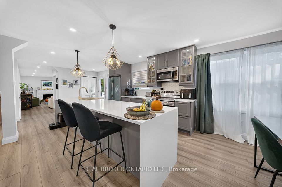 192 Waldoncroft Crescent, Burlington, ON L7L 3A5 6