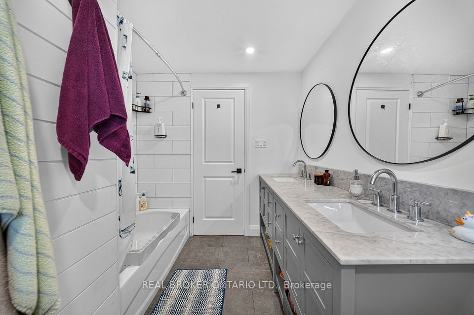 192 Waldoncroft Crescent, Burlington, ON L7L 3A5 22