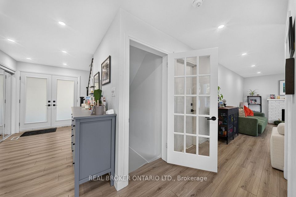 192 Waldoncroft Crescent, Burlington, ON L7L 3A5 12