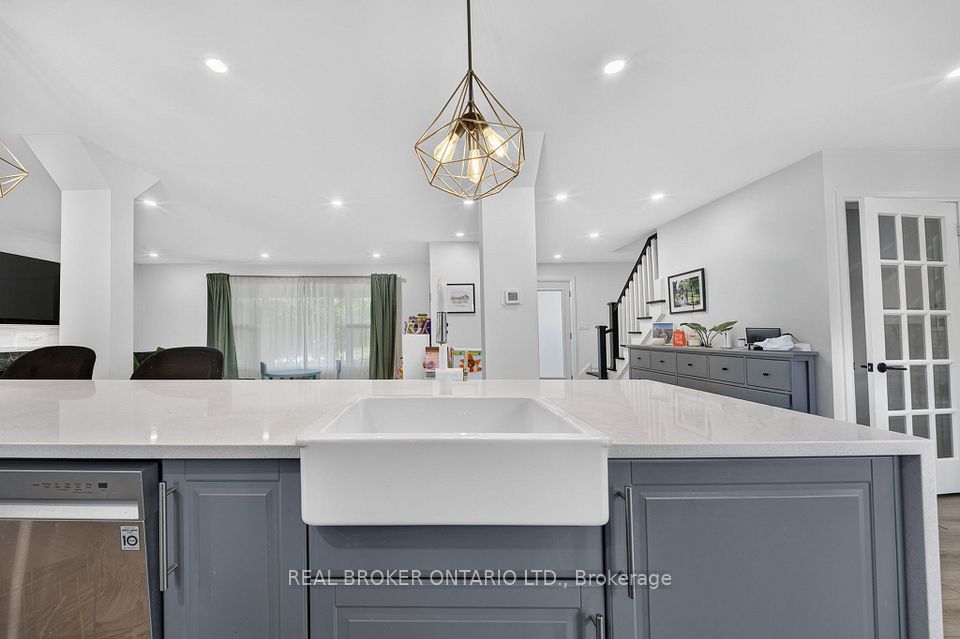 192 Waldoncroft Crescent, Burlington, ON L7L 3A5 8