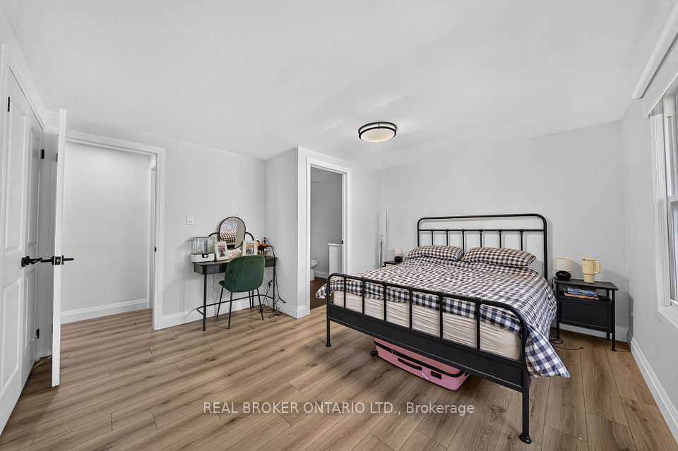 192 Waldoncroft Crescent, Burlington, ON L7L 3A5 16