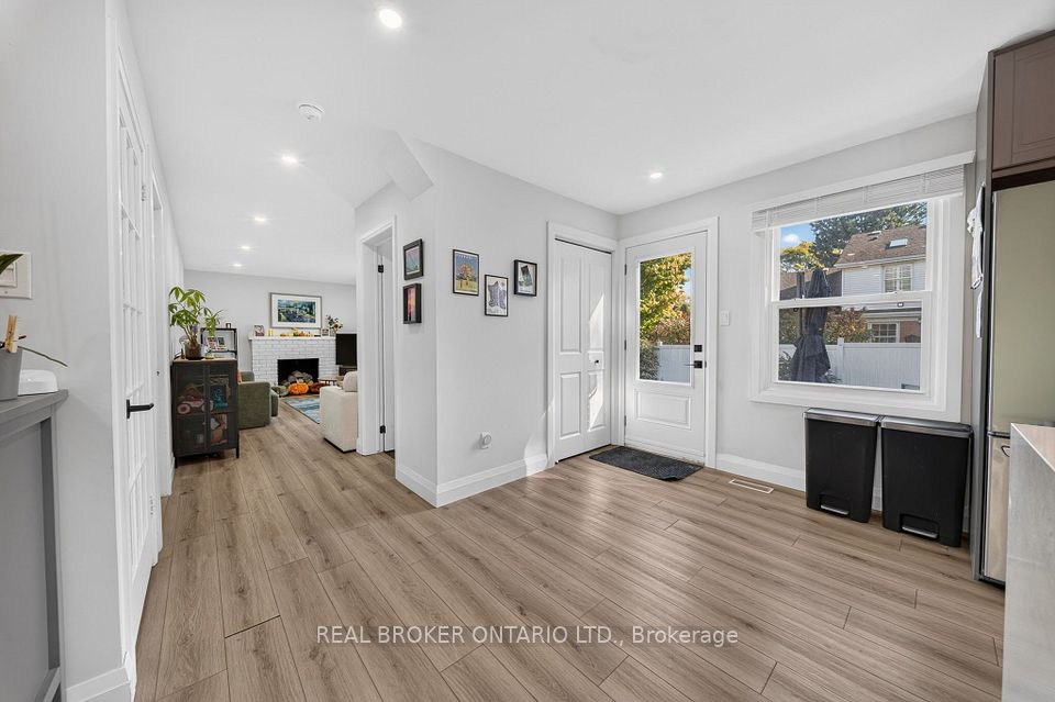 192 Waldoncroft Crescent, Burlington, ON L7L 3A5 9