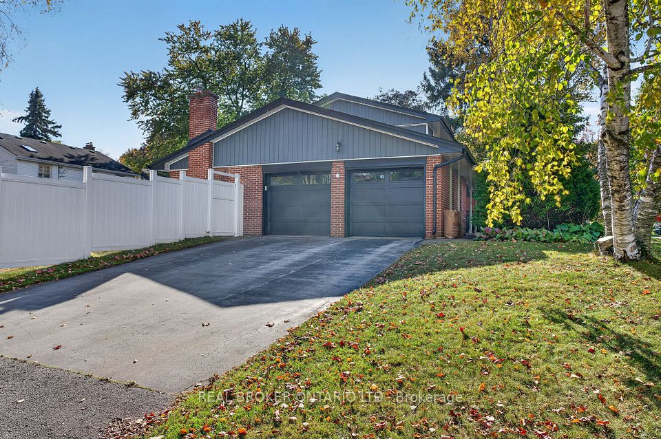 192 Waldoncroft Crescent, Burlington, ON L7L 3A5 2
