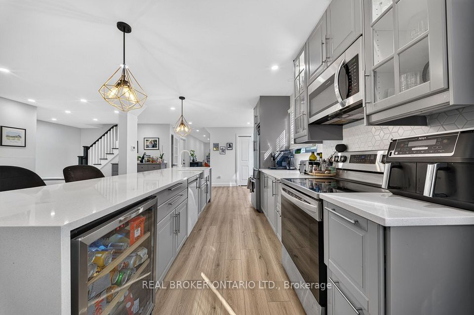 192 Waldoncroft Crescent, Burlington, ON L7L 3A5 7
