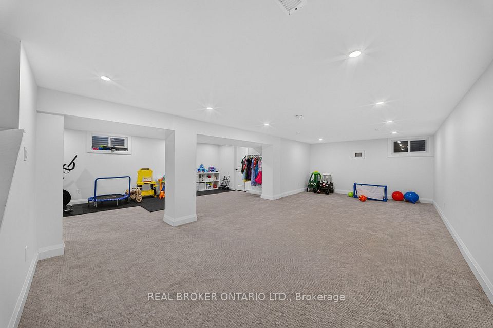 192 Waldoncroft Crescent, Burlington, ON L7L 3A5 24