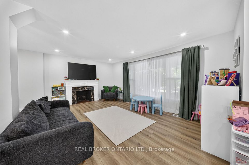 192 Waldoncroft Crescent, Burlington, ON L7L 3A5 13